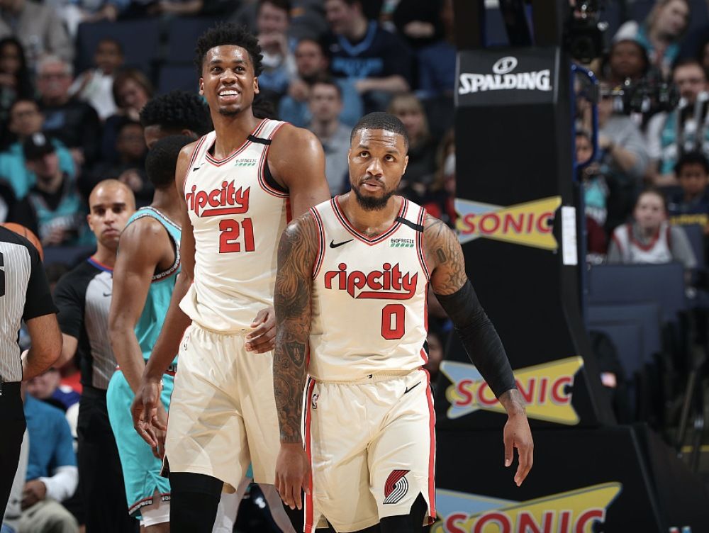 包含新疆广汇训练开放日，赛后官宣签约引欢呼，全明星赛在即，临场指挥获称赞的词条